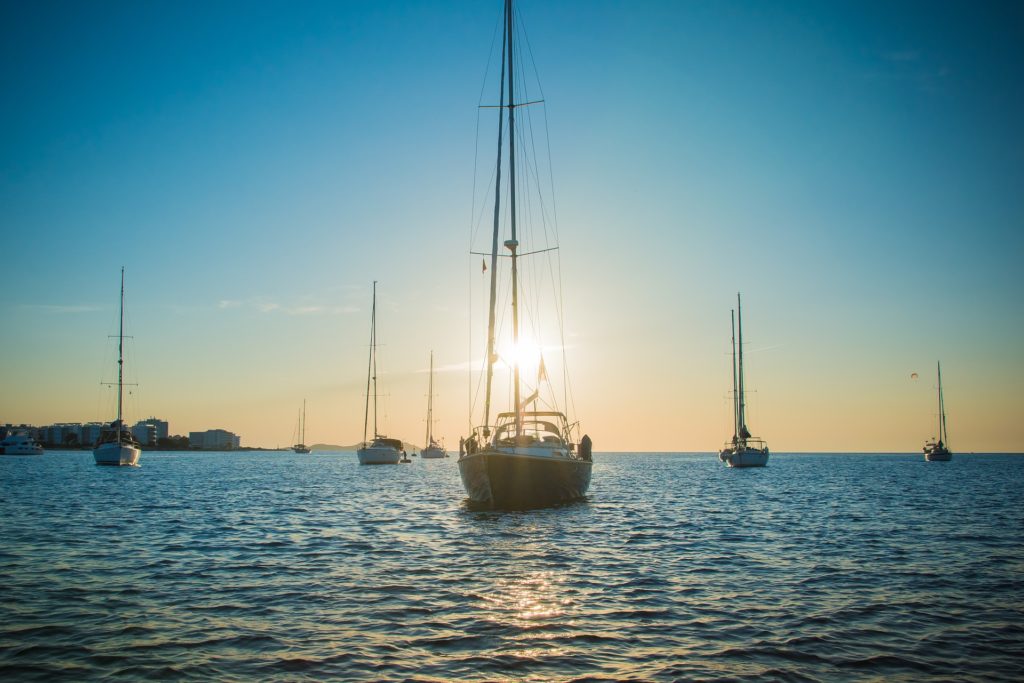 Ibiza Zonsondergang Jachten Zee Blauw